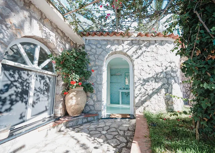 La Canostra Capri - Luxury Ad