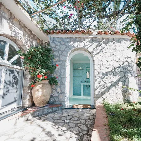 La Canostra Capri - Luxury Ad